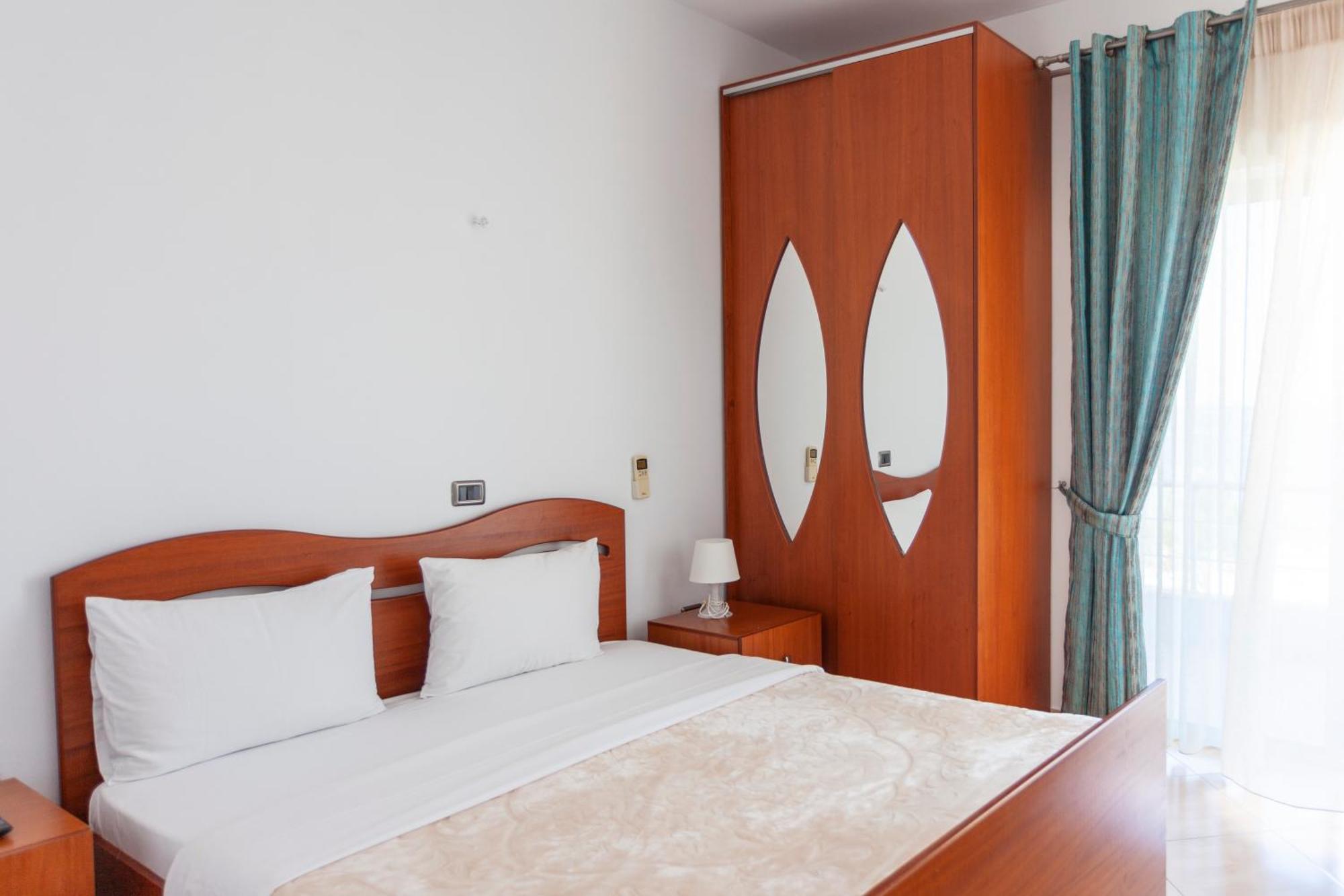 Dhima Hotel Himare Exterior foto