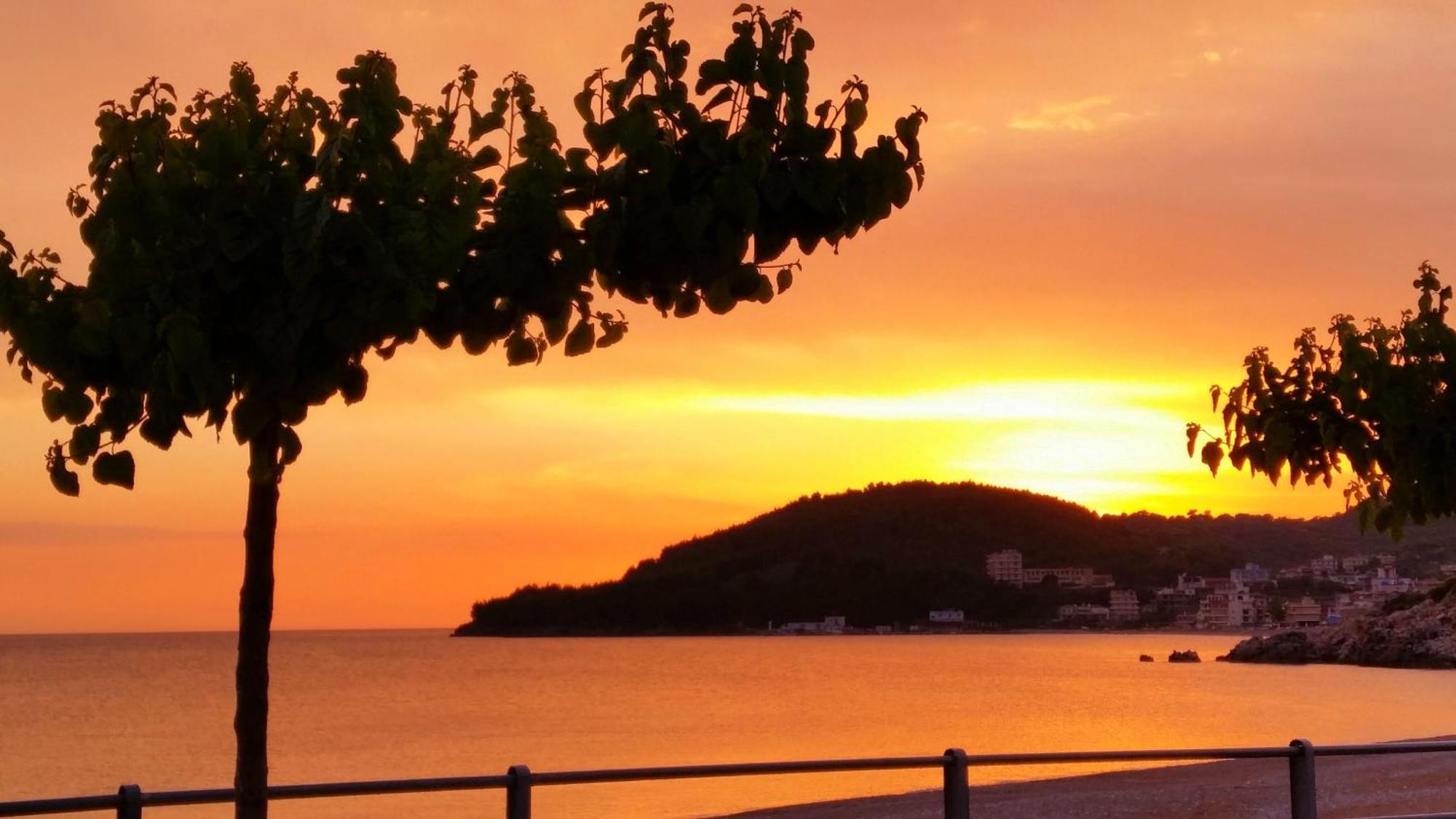 Dhima Hotel Himare Exterior foto