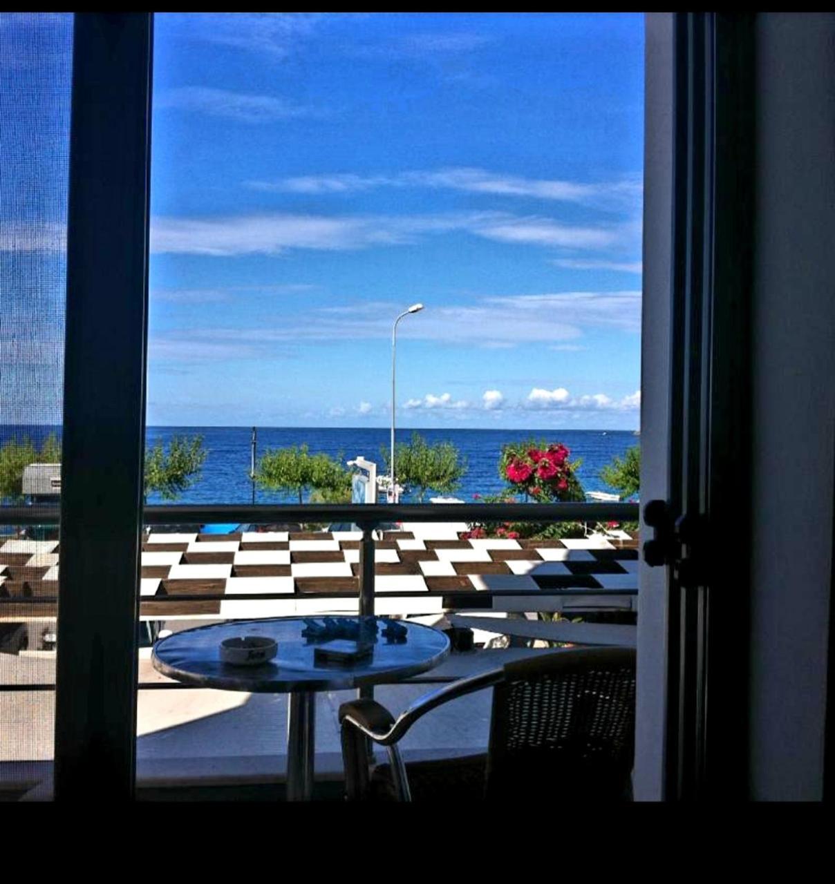 Dhima Hotel Himare Exterior foto